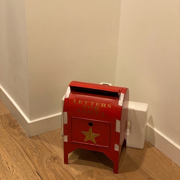 Red Santa Mailbox with Gold Star - Picture 2 of 5